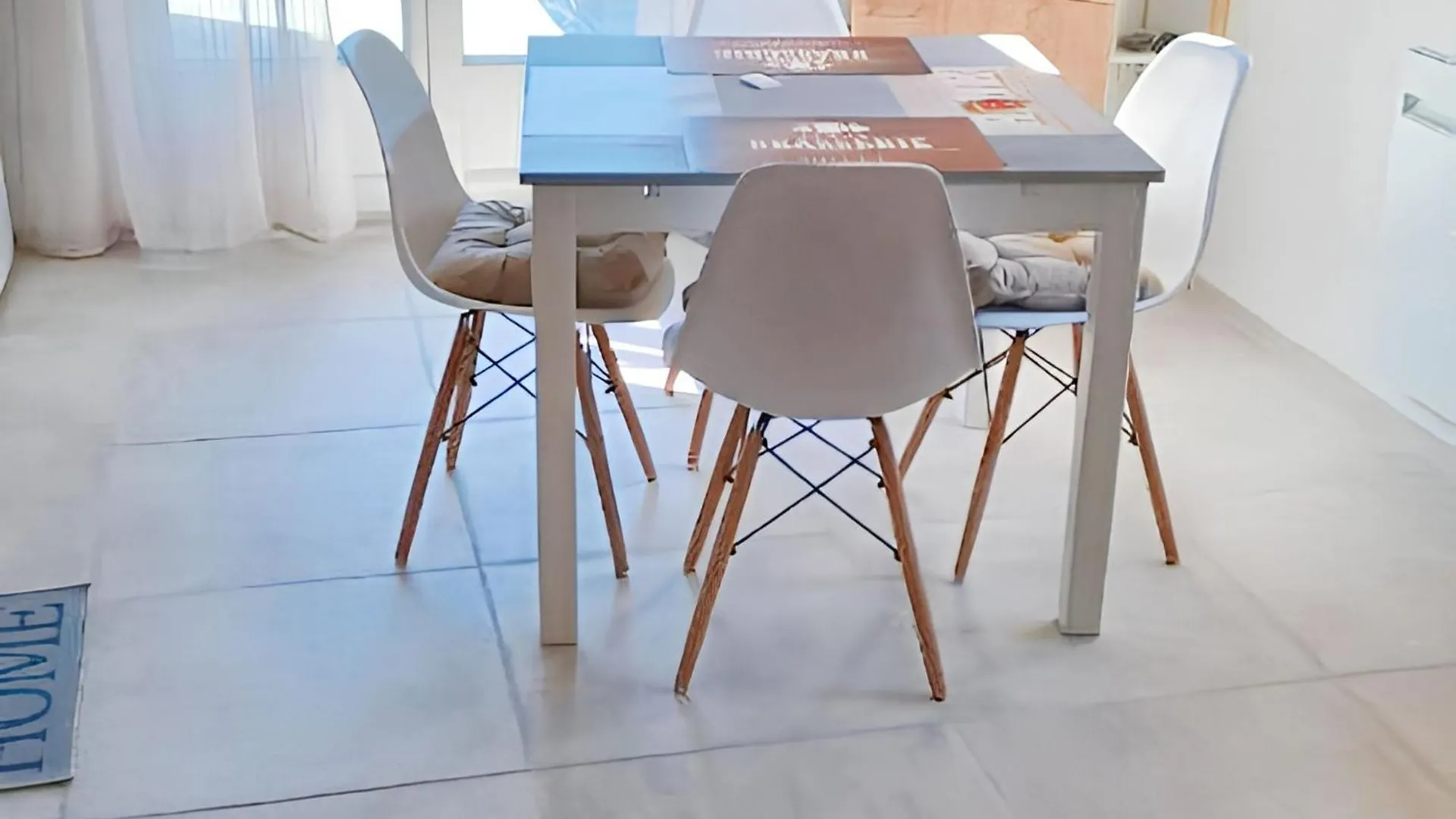 Appartement Cosy A Publier 30 M² Terrasse Ensoleillee 0*,  France
